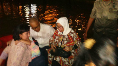 Evakuasi warga Kemang.