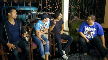 Pemain Warkop DKI Reborn dan Satrio (anak Dono)