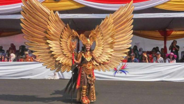 Peserta di Jember Fashion Carnaval