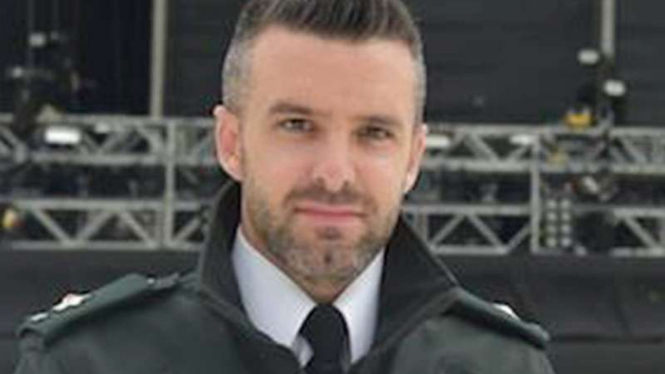 Polisi ganteng Irlandia yang membetot perhatian publik.