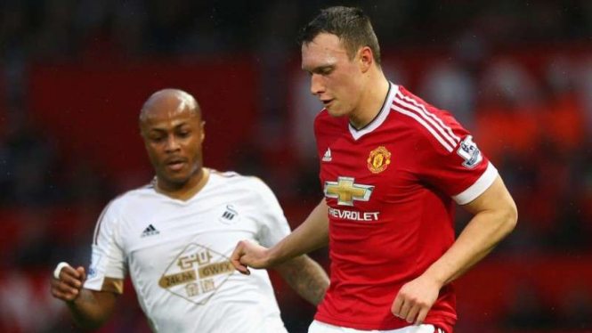 Pemain belakang Manchester United, Phil Jones