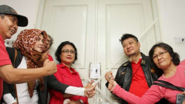 Parfi 1956 beserta Ki Kusumo dan artis senior Segel Kantor Parfi