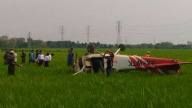 Pesawat latih Jatuh di Cirebon, Selasa, 30 Agustus 2016.