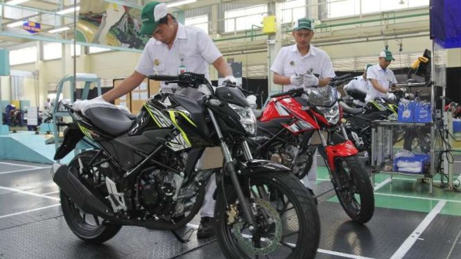 Honda New CB150R dengan seragam baru.