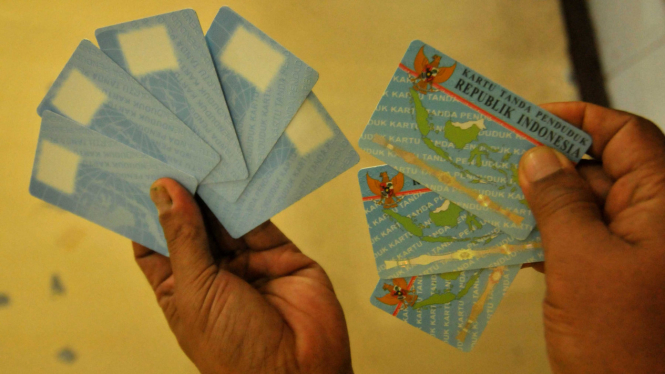 Blanko kosong e-KTP sebelum diisi dengan data warga.