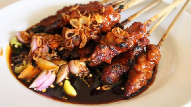 Sate kambing.