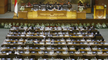 Banyak anggota dewan bolos saat rapat Paripurna DPR Bahas R-APBN 2017.