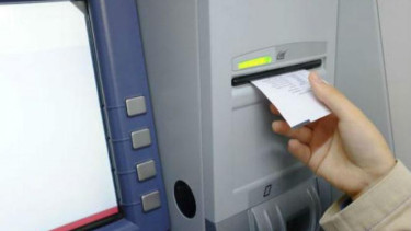Ilustrasi transaksi ATM.