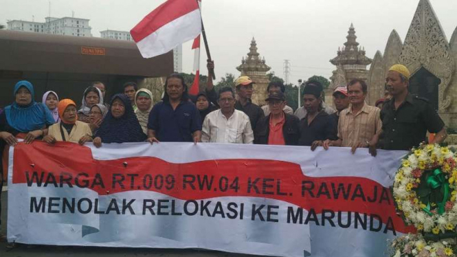 Khawatir digusur, Warga Rawajati gelar aksi tabur bunga di TMP Kalibata