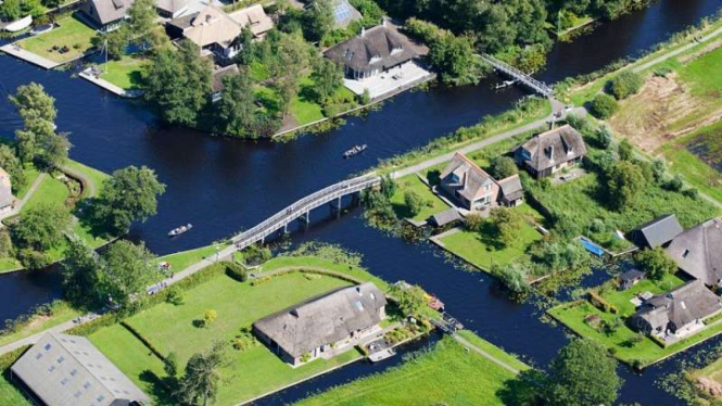 Giethoorn, desa unik tanpa mobil dan motor.
