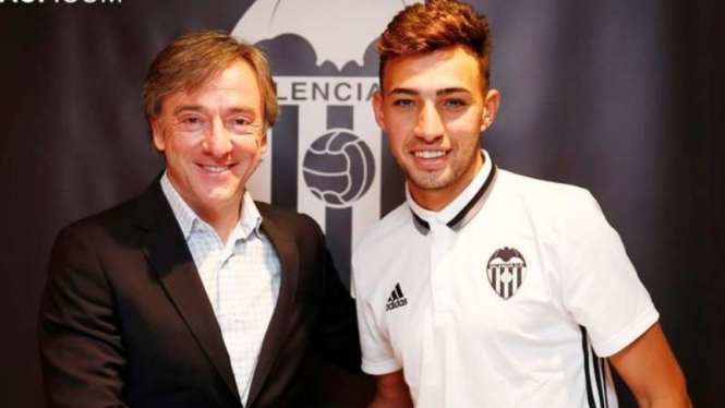 Penyerang baru Valencia, Munir El Haddadi (kanan)