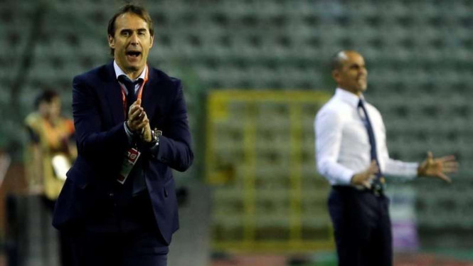 Pelatih Real Madrid, Julen Lopetegui (kiri)