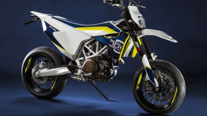 Supermoto mirip trail, tapi beda.