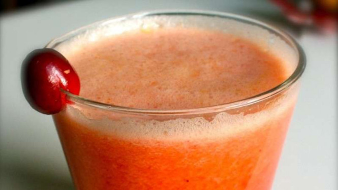 Jus buah kranberi dan jeruk