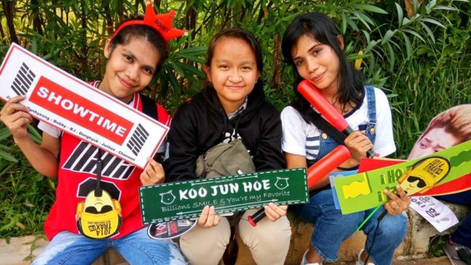 Fans iKon siap menonton konser idolanya di ICE, BSD, Tangerang, 3 September 2016