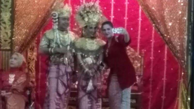 Pernikahan Deva Indah