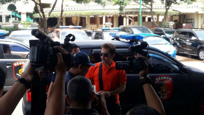 Gatot Brajamusti atau Aa Gatot.