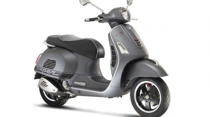 Vespa GTS 300 Super Sport.