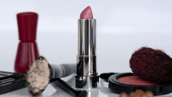 Ilustrasi kosmetik/make-up.