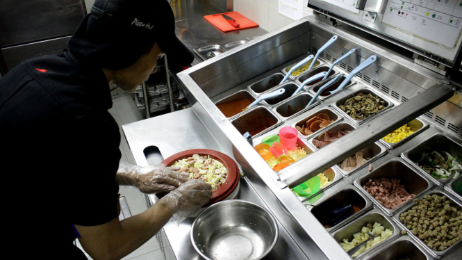 Melihat Dari Dekat Dapur Pizza Hut