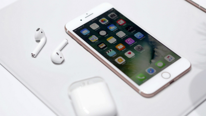 Apple iPhone7 dan AirPods.