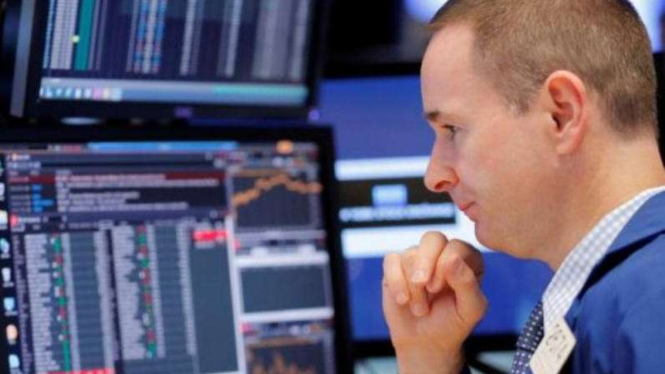 Pialang saham di Bursa Wall Street. 