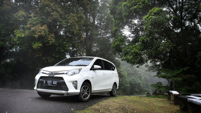 Toyota Calya di Jalanan Bandung