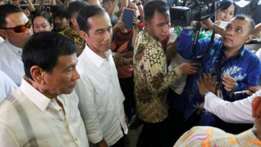 Presiden Duterte dan Jokowi di pasar Tanah Abang, Jumat, 9/9/2016.
