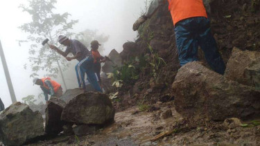 Longsor di Garut Selatan.