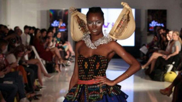 Koleksi Tenun NTT Yurita Puji di New York Fashion Week