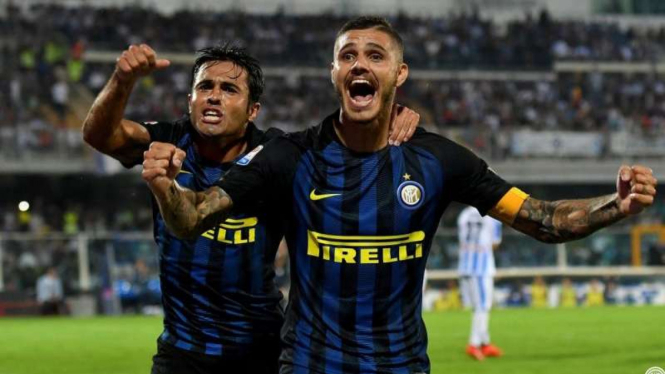 Striker Inter Milan, Mauro Icardi (kanan) rayakan gol