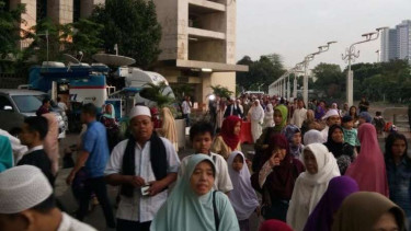 Warga berbondong untuk menghadiri salat Idul Adha di masjid Istiqlal, Jakarta. (Ilustrasi)