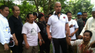 Ahmad Dhani Rayakan Idul Adha Bersama Calon Bupati Bekasi