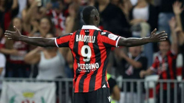 Penyerang OGC Nice, Mario Balotelli.