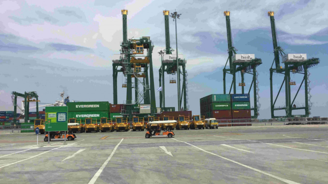 Pelabuhan Peti Kemas Kalibaru, Tanjung Priok.