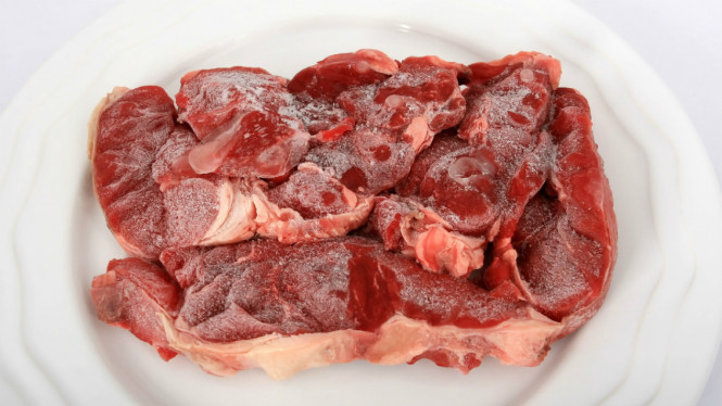 Daging beku.