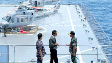 Presiden Joko Widodo bersama Panglima TNI Jenderal Gatot Nurmantyo