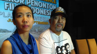 Produser Warkop DKI Reborn, Frederica, bersama Indro.