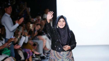 Anniesa Hasibuan di New York Fashion Week beberapa waktu silam. 