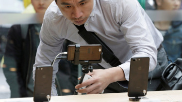 Warga Australia rela buka tenda didepan Apple Store demi mendapatkan Iphone 7