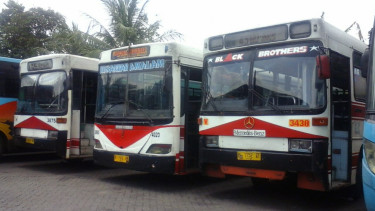 Bus kota milik Perum Pengangkutan Penumpang Djakarta (PPD)