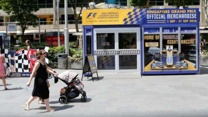 Toko pop-up Formula 1 di Orchard Road, Singapura, saat penyelenggaraan tahun 2016 