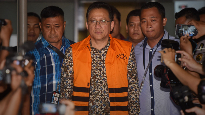 Mantan Ketua DPD RI, Irman Gusman, ditangkap KPK.