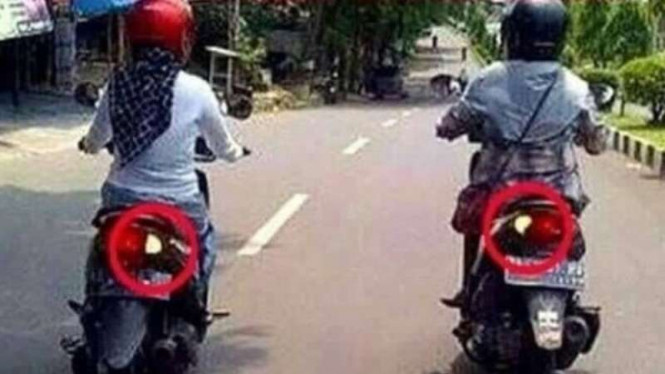 Ibu-ibu sein kiri tapi belok kanan.