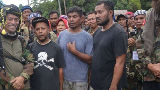 Tiga WNI asal NTT yang dibebaskan kelompok bersenjata Abu Sayyaf setelah disandera sejak 9 Juli 2016. Masih ada dua WNI yang menjadi sandera.