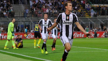 Bek Juventus, Stephan Lichtsteiner