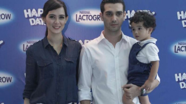 Pasangan selebriti Fachri Albar dan Renata Kusmanto 