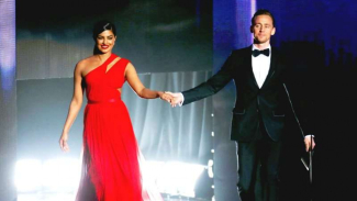 Tom Hiddleston dan Priyanka Chopra Saling Menggoda Mesra?