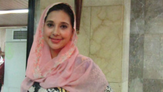 Cara Ayu Azhari Dukung Perdamaian Dunia