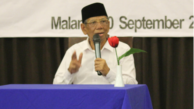 KH Hasyim Muzadi.